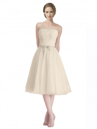 Achetez Trapèze Sans bretelle Tulle Courte Robes demoiselle d'honneur / Robes de cocktail